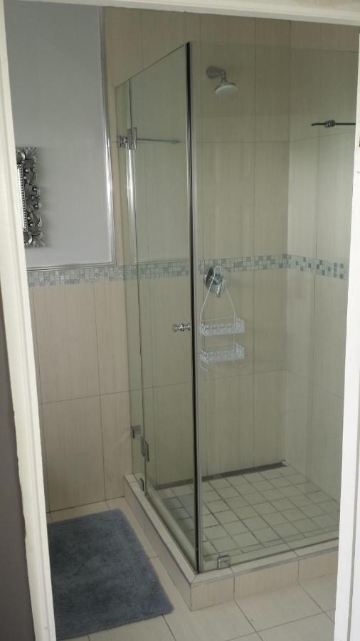 Apartamento 29 Carissa Street Somerset West Exterior foto